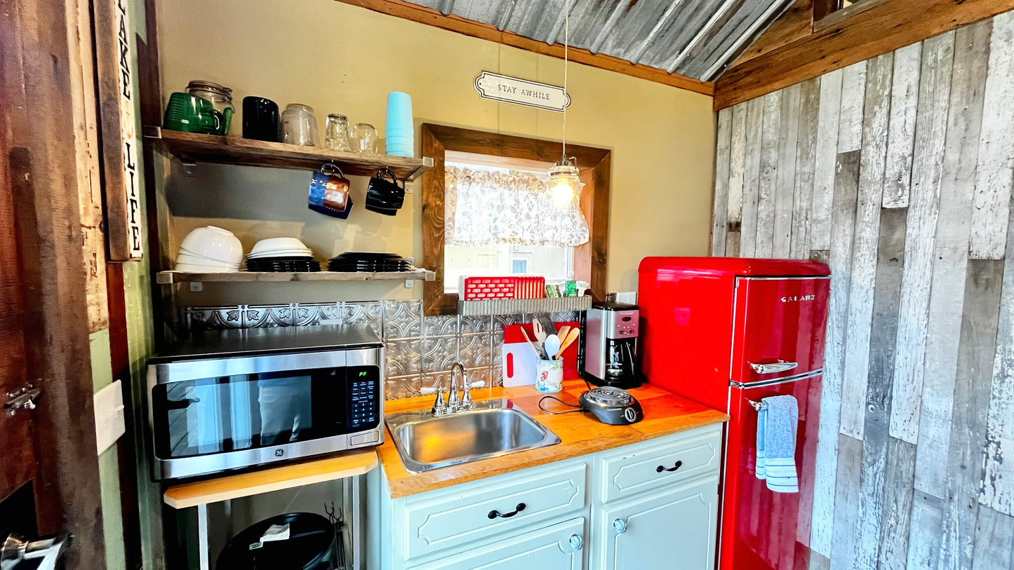 Tiny Barn (Cabin 4)