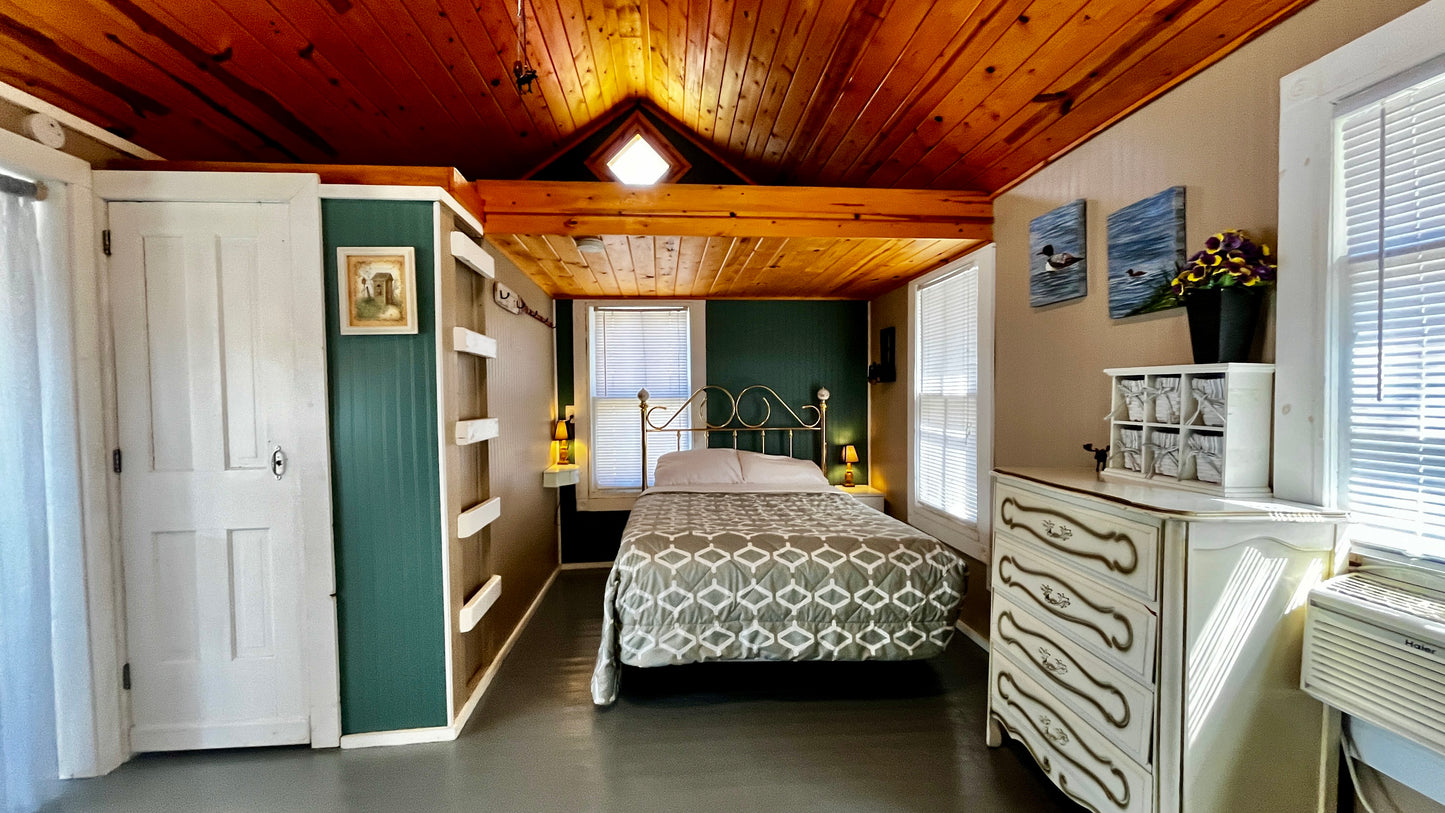 Vintage Retreat (Cabin 5)