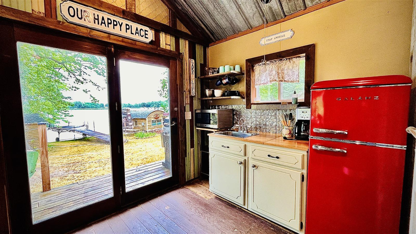 Tiny Barn (Cabin 4)